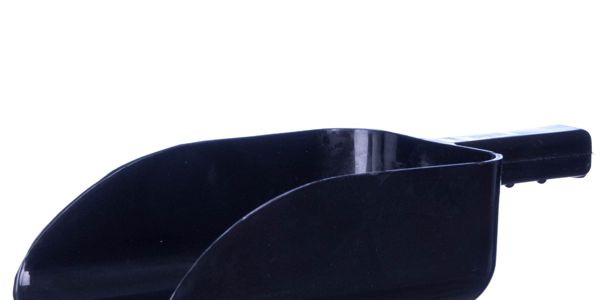 Jeffers Plastic Feed Scoop, 5 pints (2.5 quarts)